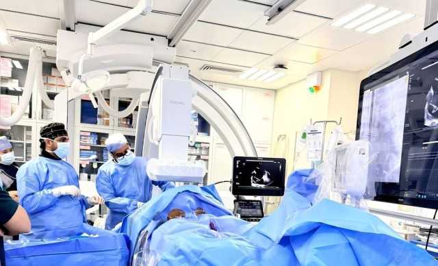 نجاح أول عملية لاستبدال الصمام ثلاثي الشرفات بالقسطرة في سلطنة عُمان