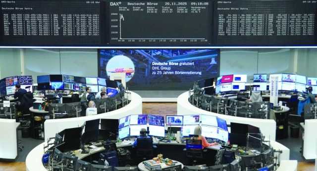 تراجع أسهم أوروبا والياباني يوسع الخسائر الأسبوعية مع تراجع أسهم التكنولوجيا