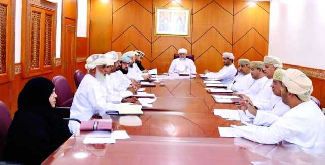 لجنة التنمية الاجتماعية بولاية الرستاق تستعرض تشكيل الفريق الخيري