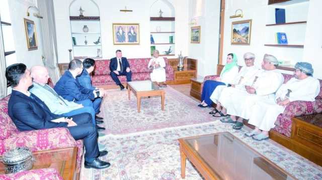 استعراض مجالات التعاون العلمي بين جامعتي السلطان قابوس وقازان الروسية