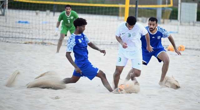 العروبة يكسب صحم بخماسية في دوري القدم الشاطئية