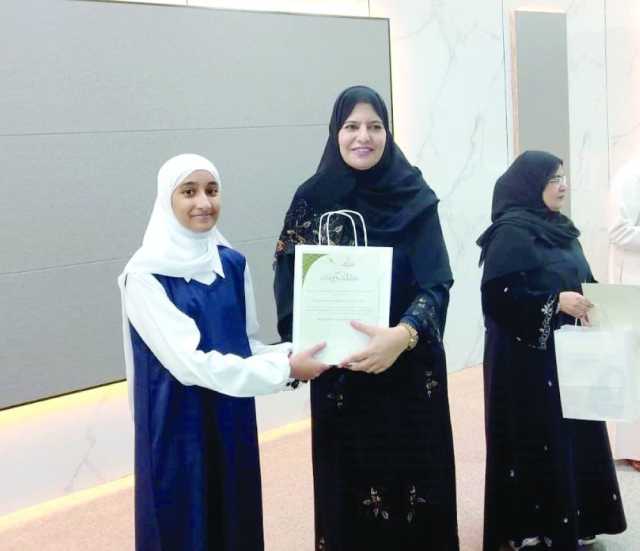 تكريم الطلبة المجيدين في الأنشطة الطلابية بمدارس الظاهرة