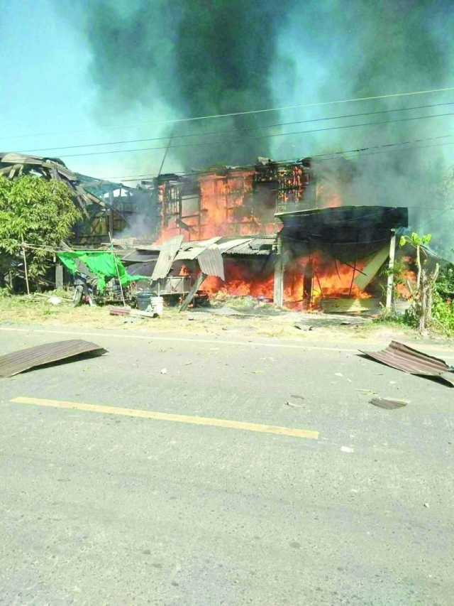 مقتل 4 جنود .. وبنوم بنه تغلق حدودهاتجدد المواجهات بين تايلاند وكمبوديا رغم وساطة ترامب