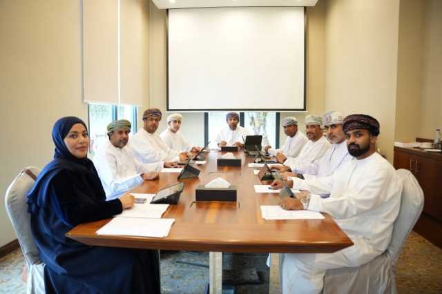 الرياضات المائية يعتمد روزنامة المسابقات والنشاط النسوي