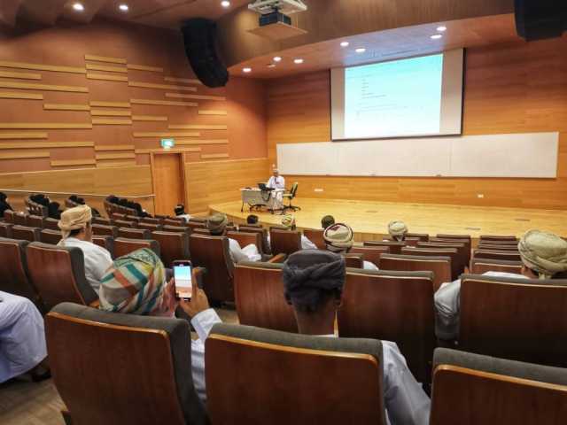 استعراض تطورات مستقبل الذكاء الاصطناعي وتأثيره على المجتمع بظفار