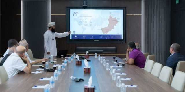 رجال أعمال تونسيون يطّلعون على مشاريع مدينة سمائل الصناعية