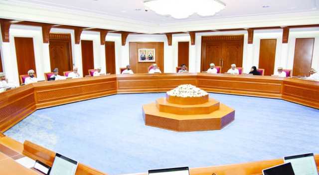 مناقشة تطوير الخدمات والعمل البلدي في محافظة ظفار