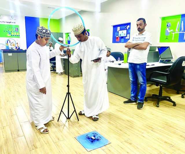 التدريب على مسابقة الطائرات بلا طيار بتعليمية ظفار