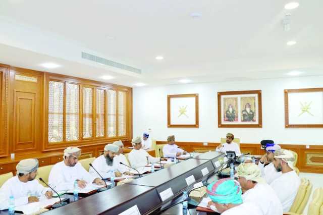 استعراض عدد من المشروعات التطويرية بجنوب الباطنة