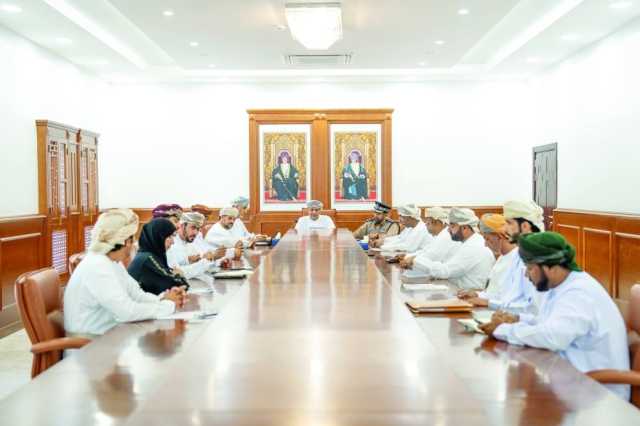 مناقشة تأهيل الطرق الخدمية بدماء والطائيين والمضيبي