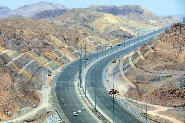 خطى متسارعة في توسيع شبكة الطــــــرق الرئيسية والثانوية ورفع كفاءتها