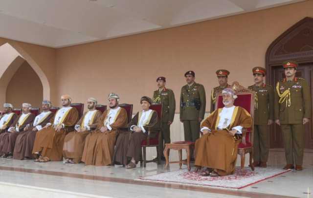 جلالة السلطان يرعى العرض العسكري بقاعـــــــدة أدم الجوية احتفالا بالعيد الوطني المجيد