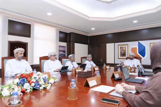 إقرار لائحة الاستشارات ونظام الدراسات العليا بجامعة التقنية