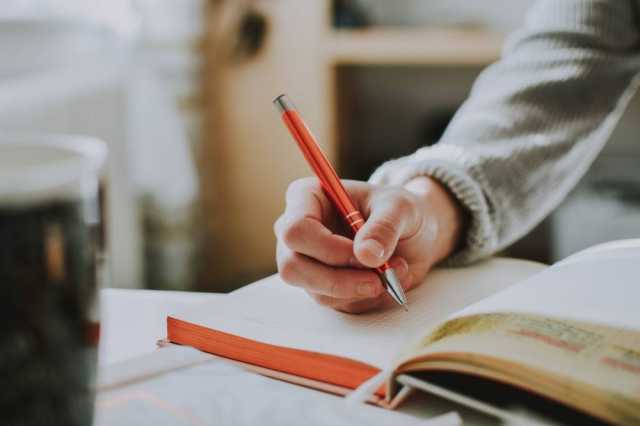 ما الذي يوقف استمرارهم في الكتابة ؟!