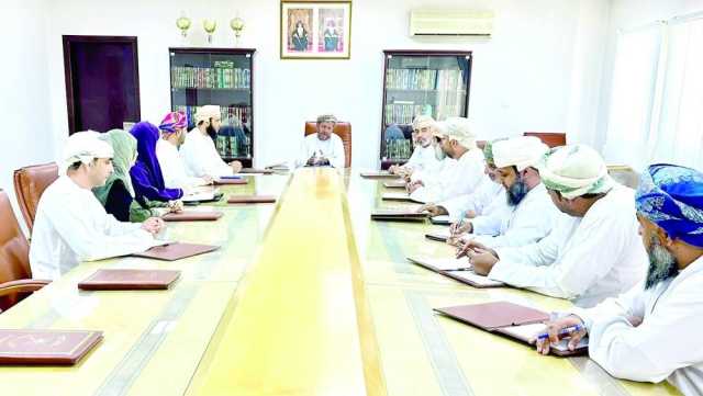 مناقشة تنظيم ندوات تثقيفية بالعوابي