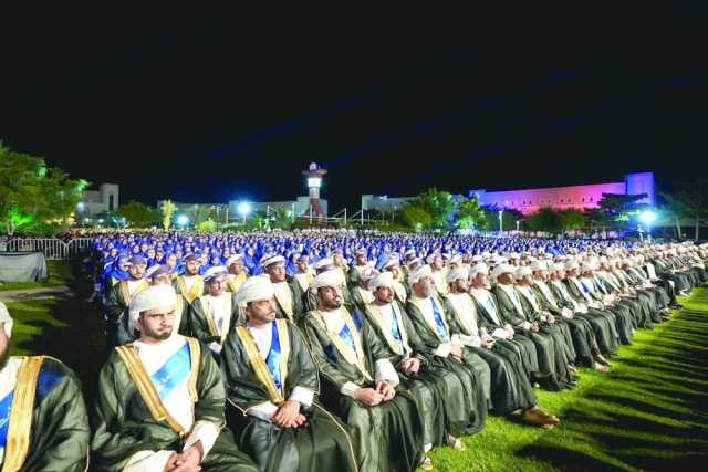 جامعة الشرقية تحتفل بتخريج اكثر من 1000 طالب وطالبة