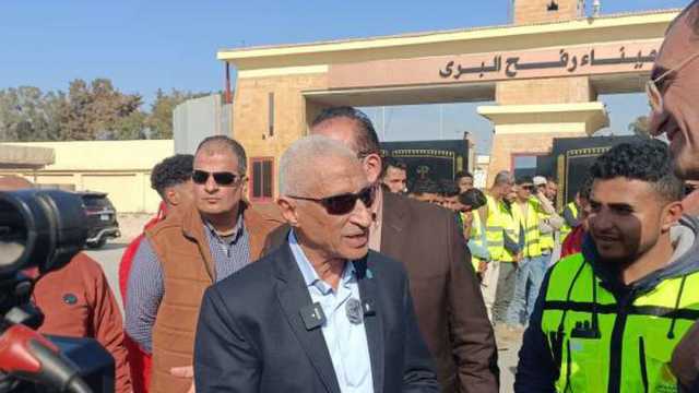 محافظ شمال سيناء يتفقد معبر رفح لمتابعة إدخال المساعدات لقطاع غزة