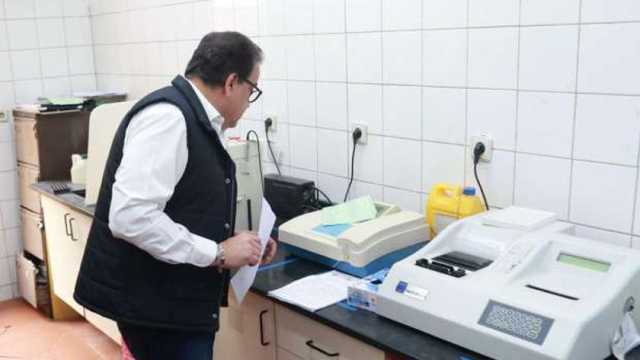 وزير الصحة يوجه بتوحيد زي موظفي الاستقبال بمستشفيات «المراكز المتخصصة»