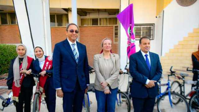 وزيرة البيئة تسلم 30 دراجة على الفائزين من مسابقة «صحتنا من صحة كوكبنا»