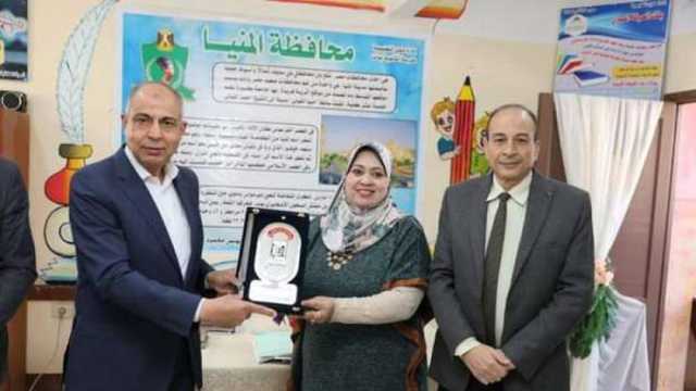 محافظ المنيا يكرم «الثانوية بنات» بملوي لفوزها في مسابقة المكتبات النموذجية