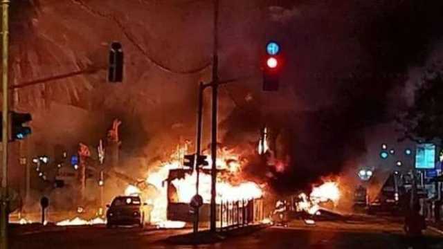 تل أبيب تحت القصف.. سقوط صاروخ أرض - أرض ودوي انفجارات «فيديو»
