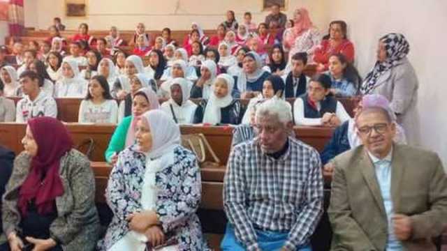 وكيل تعليم أسوان يكرم الفائزين في مسابقات الموسيقى على مستوى الجمهورية