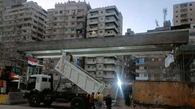 تركيب كمر مترو الإسكندرية بين محطتي ميامي وسيدي بشر (صور)