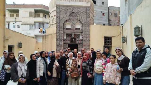 طلاب «آداب المنصورة» يزورون المناطق الأثرية والحرفية بمدينة فوه بكفر الشيخ