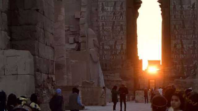 الأقصر تحتفل بظاهرة تعامد الشمس على قدس الأقداس في معبد الكرنك