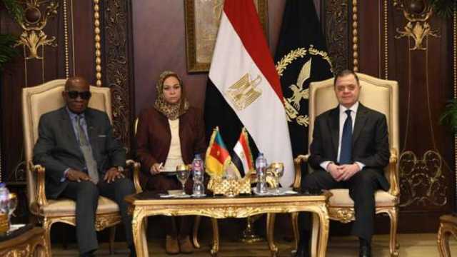 وزير الداخلية يستقبل نظيره الكاميروني لبحث تعاون البلدين