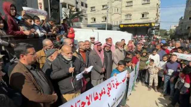 وقفة احتجاجية في النصيرات رفضا لخطة التهجير ودعما لإعادة إعمار غزة