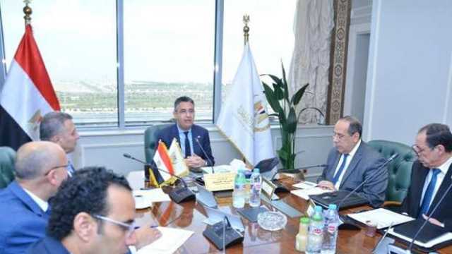 «التموين» توجه شركات السكر بالاستعداد لموسم حصاد القصب والبنجر