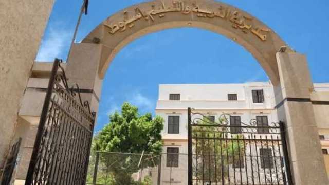 خصم شهرين واستبعاد رئيس لجنة ومراقب في امتحان اللغة العربية بأسيوط