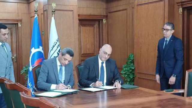 جهاز تنمية المشروعات يمول 100 تاكسي جديد بالتعاون مع محافظة السويس