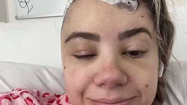 فتاة بريطانية تفقد بصرها بسبب تشخيص خاطئ.. «بدأت بصداع نصفي»