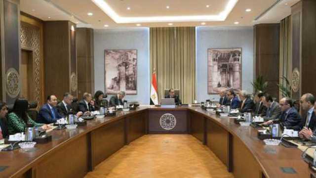 مدبولي يستعرض فرص الاستثمار السياحي بمنطقة وسط البلد مع عدد من المستثمرين