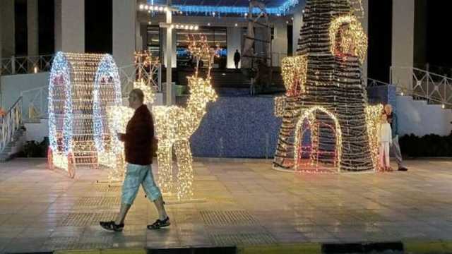 الغردقة تبدأ احتفالات الكريسماس مبكرًا.. وتوافد سياحي كبير