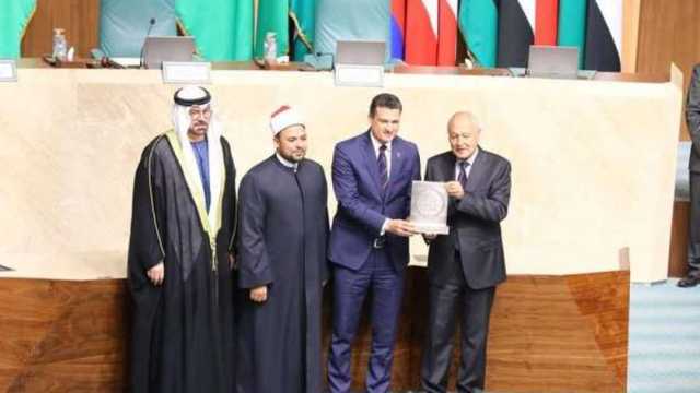 «الأزهر للفتوى» يحصد جائزة أفضل مشروع حكومي لتنمية المجتمع من الجامعة العربية