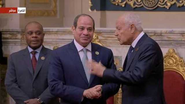 الرئيس السيسي يستقبل القادة المشاركين بقمة الدول الثماني الإسلامية