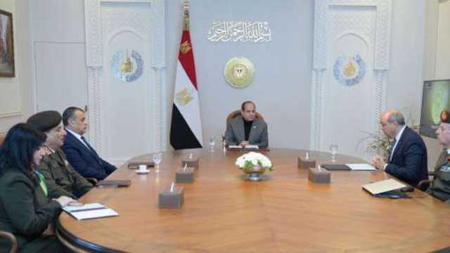 الرئيس السيسي يجتمع مع وزير الطيران المدني لبحث تطوير المنظومة