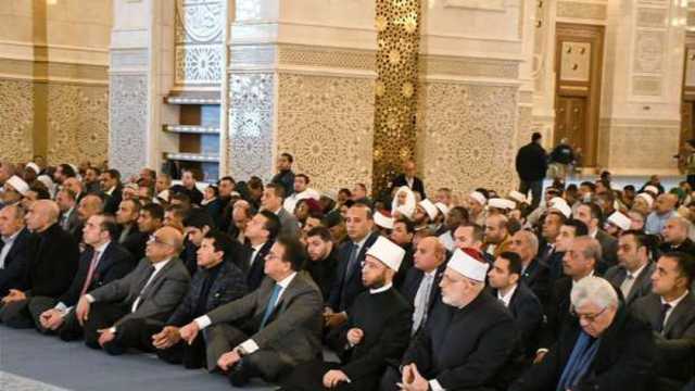 وزير الأوقاف وكبار رجال الدولة يشهدون أول جمعة في مسجد مصر الكبير 