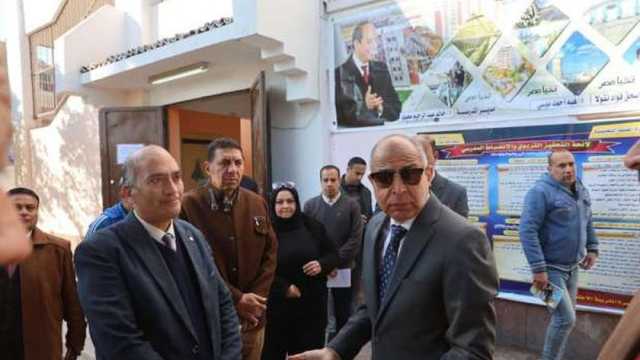محافظ المنيا يحيل إدارة إحدى المدارس إلى التحقيق بسبب الإهمال