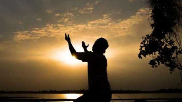 عضو مركز الأزهر العالمي: الله أقرب إلينا من أنفسنا.. ولا يغضب علينا بسهولة