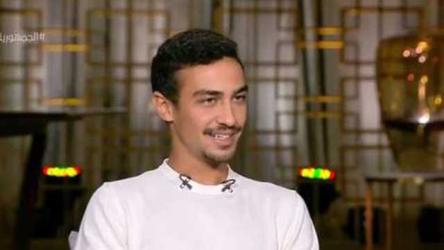 أحمد غزي يشارك جمهوره صورة من كواليس مسلسل «قهوة المحطة»