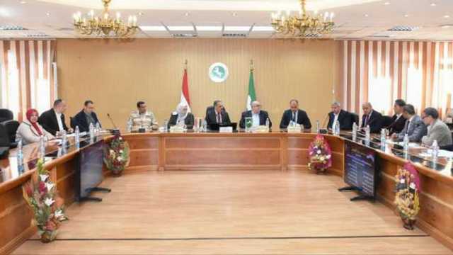 محافظ الشرقية يوجه بتوفير 7 فرص عمل لعدد من المواطنين الأولى بالرعاية