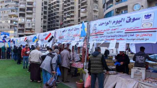 إقبال كبير من المواطنين على سوق اليوم الواحد في «محمد نجيب» بالإسكندرية