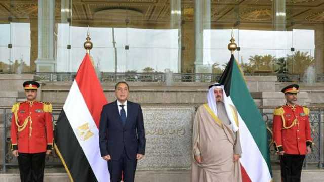 أمير الكويت يستقبل رئيس الوزراء خلال زيارته الحالية