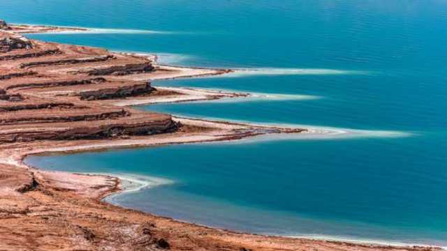 رصد ظاهرة غامضة في قاع البحر الميت.. ما هي المدخنات البيضاء؟ (فيديو)