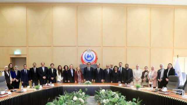 وزير الصحة يبحث مع بنك الاستثمار الأوروبي التعاون في إنشاء مصنع لقاحات متعدد