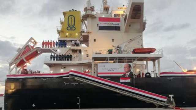 عاجل| رئيس الوزراء يشهد رفع العلم المصري على السفينة وادي العريش